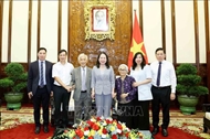 Vice President receives renowned Professors Tran Thanh Van, Le Kim Ngoc